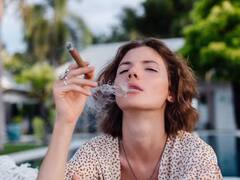 सावधान! स्मोकिंग से स्किन पर होने लगता है ये गंभीर रिएक्शन...भरी जवानी में बूढ़े दिख सकते हैं आप