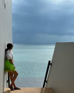 సముద్రం ఒడ్డున భర్తతో అనసూయ ఫోజులు-ఫోటోలు చూశారా?