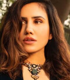 Sonnalli Seygall Wedding : Sonnalli Seygallના લગ્નમાં મિત્રોની જામી મહેફિલ, ટ્રેડિશનલ લૂકમાં જોવા મળી મંદિરા બેદી