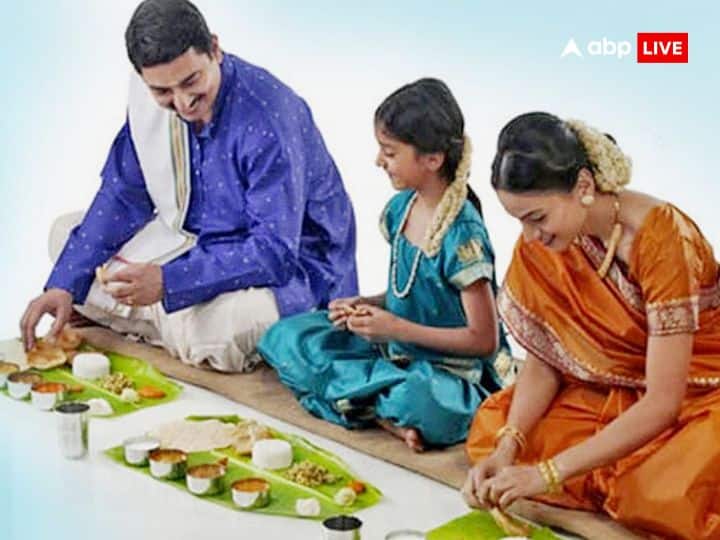 Rules of Eating: पहले के समय में लोग जमीन पर बैठ कर खाना खाते थे.लेकिन आज के आधुनिक समय में जमीन पर बैठकर खाने की प्रथा खत्म सी हो गई है.