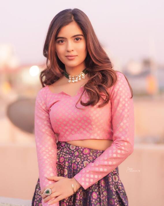 Amritha Aiyer Photos: అందమైన అమృతకి మంచి అవకాశాలెందుకు రావడం లేదో!
