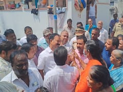 ఎమ్మెల్యే ముస్తఫాకు చేదు అనుభవం - రహదారిపై ఆపి నాశనం అవ్వాలంటూ శాపనార్థాలు