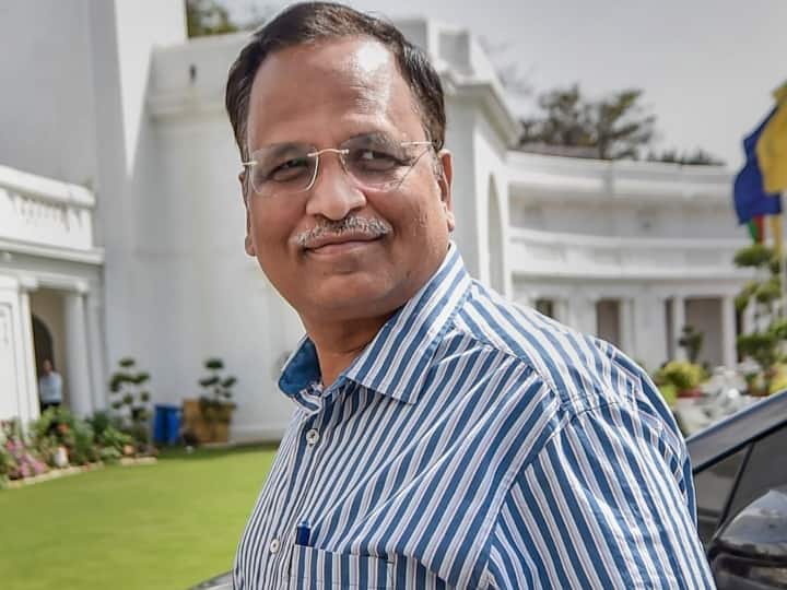 Delhi former minister Satyendar Jain discharged from Apollo Hospital reached home after 1 year Satyendar Jain Latest News: अपोलो अस्पताल से सत्येंद्र जैन को मिली छुट्टी, 1 साल बाद पहुंचे अपने घर 