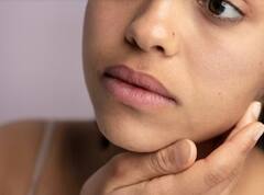 Skin Care Tips : मोठ्या छिद्रांमुळे चेहरा खराब दिसतोय? 'हे' उपाय करा!