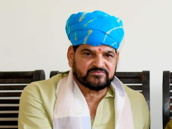 Brij Bhushan Sharan Singh refused to say anything on allegations of sexual harassment of women wrestlers Indore: महिला पहलवानों के यौन उत्पीड़न के आरोपों पर बृजभूषण सिंह ने पूछा, 'क्या आपको मेरे चेहरे पर...?'