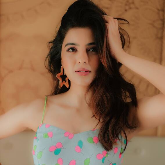 Amritha Aiyer Photos: అందమైన అమృతకి మంచి అవకాశాలెందుకు రావడం లేదో!