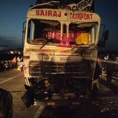 सांगलीत भीषण अपघात, ट्रकची एसटी बसला जोरदार धडक; एसटीचा चक्काचूर, एक ठार, तर 23 जखमी