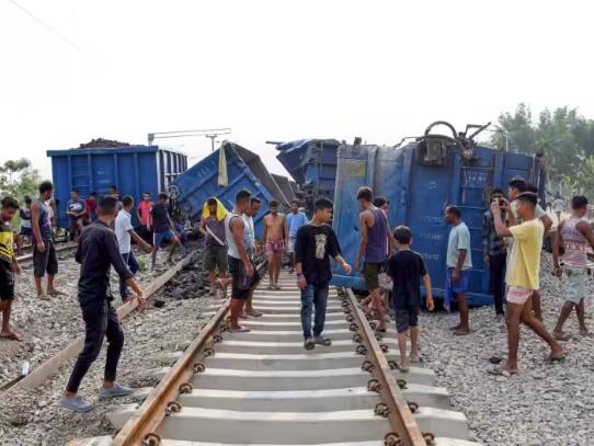 Odisha: 6 labourers died two injured after rake of train ran over them Jajpur CPRO East Coast Railway Train Accident: ਬਾਲਾਸੋਰ ਤੋਂ ਬਾਅਦ ਹੁਣ ਉੜੀਸਾ ਦੇ ਜਾਜਪੁਰ 'ਚ ਵਾਪਰਿਆ ਹਾਦਸਾ, ਰੇਲ ਦੀ ਲਪੇਟ 'ਚ ਆਉਣ ਕਰਕੇ 6 ਮਜ਼ਦੂਰਾਂ ਦੀ ਮੌਤ