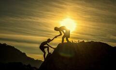 Self Help: বিপদে পাশে দাঁড়িয়েও মিলছে না গুরুত্ব! নিজেকে সস্তা করে দেবেন না