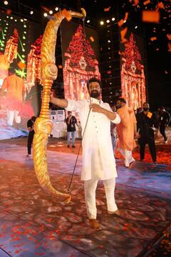 Prabhas - Adipurush Pre Release : విల్లు ఎక్కుపెట్టిన శ్రీరాముడు - ప్రీ రిలీజ్ ఈవెంట్‌లో ప్రభాస్ ఎంత హ్యాండ్సమ్‌గా ఉన్నాడో!