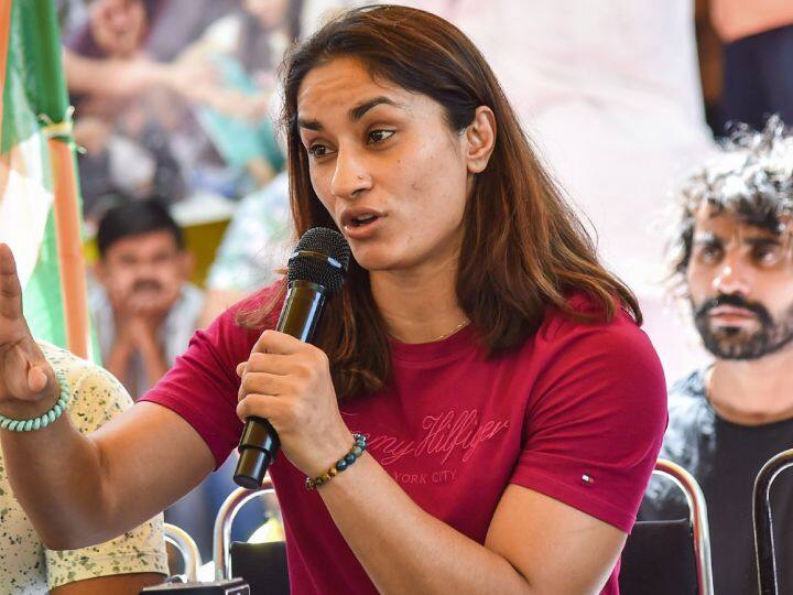 wrestlers-protest-against-brij-bhushan-sharan-singh-vinesh-phogat-big-statement-bajrang-punia-sakshi-malik ਪਹਿਲਵਾਨਾਂ ਦੀ ਸਰਕਾਰ ਨਾਲ ਗੱਲਬਾਤ ਦੇ ਵਿਚਕਾਰ ਬੋਲੀ ਵਿਨੇਸ਼ ਫੋਗਾਟ, 'ਸਾਰੇ ਪੱਥਰ ਨਹੀਂ ਮੁਲਾਮਤ ਦਾ ਨਿਸ਼ਾਂ,....