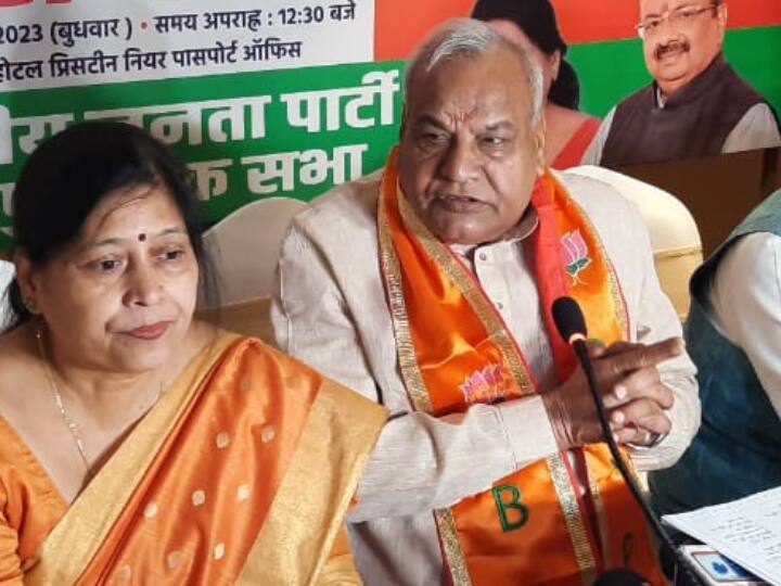 Kanpur BJP MP Satyadev Pachauri Attacks On Samajwadi Party Chief Akhilesh Yadav Modi Phobia ANN UP Politics: बीजेपी सांसद का अखिलेश यादव पर निशाना, कहा- 'सपा अध्यक्ष में बौद्धिक क्षमता नहीं, उनको मोदी...'