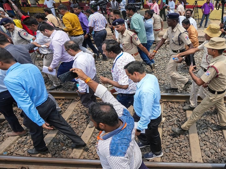 why investigation of Balasore coromandel express accident handed over to CBI Detail Story abpp सजा दिलाने में फिसड्डी, बड़े मामलों में सबूत नहीं जुटा पाए फिर भी CBI को क्यों सौंपी गई रेल हादसे की जांच?