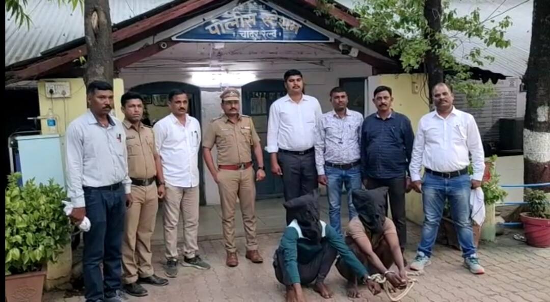 Amravati Crime News Sisters boyfriend thrown on railway track after drinking liquor severely injured as both legs amputated Amravati Crime : बहिणीच्या प्रियकराला दारु पाजून रेल्वे ट्रॅकवर फेकले, दोन्ही पाय कापल्याने तरुण गंभीर जखमी