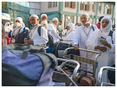 हज यात्रियों का पहला जत्था श्रीनगर से हुआ रवाना, एयरपोर्ट पर उत्साहित दिखे यात्री