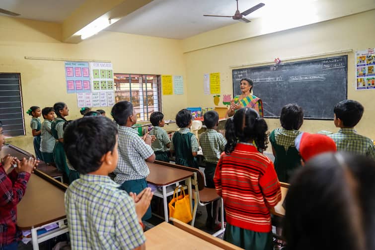 Tamil Nadu Government Teachers Vacancy TET Candidate Upset over 3000 Vacancies to be filled by temporary teachers Teacher Vacancy Tamilnadu: தற்காலிக, தொகுப்பூதிய முறையில் ஆயிரக்கணக்கான ஆசிரியர் பணியிடங்கள் நியமனம்; வலுக்கும் எதிர்ப்பு