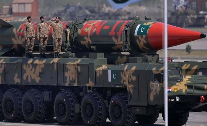 Pakistan Atom Bomb: Know if Pakistan Sells All the Nuclear Weapons, How Much money Will Get Pakistan Atom Bomb: શું સાચે જ તેના પરમાણું બોમ્બ વેચવા જઈ રહ્યું છે પાકિસ્તાન?