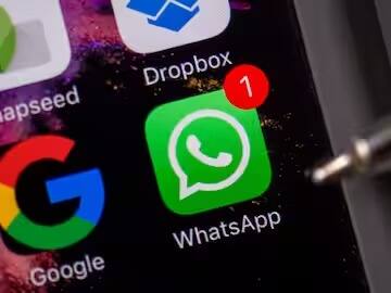 হোয়াটসঅ্যাপে (Whatsapp Feature) ইউজারদের সুবিধার জন্য বিটা ভার্সানে নতুন একটি আপডেট সদ্য লঞ্চ করা হয়েছে। সেখানে বলা হয়েছে হোয়াটসঅ্যাপে নতুন একটি ফিচার আসতে চলেছে যার সাহায্যে এইচডি (HD Image) কোয়ালিটির ছবি পাঠানো যাবে অ্যাপের মাধ্যমে।