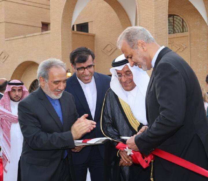 हालांकि, सऊदी अरब से तकरार शुरू होने के 7 साल बाद ईरान ने अब 6 जून 2023 को सऊदी अरब की राजधानी रियाद में अपनी एम्बेसी खोल ली है. इसी के साथ खाड़ी के दो अहम देशों के बीच राजनयिक रिश्ते फिर से बहाल हो गए हैं.