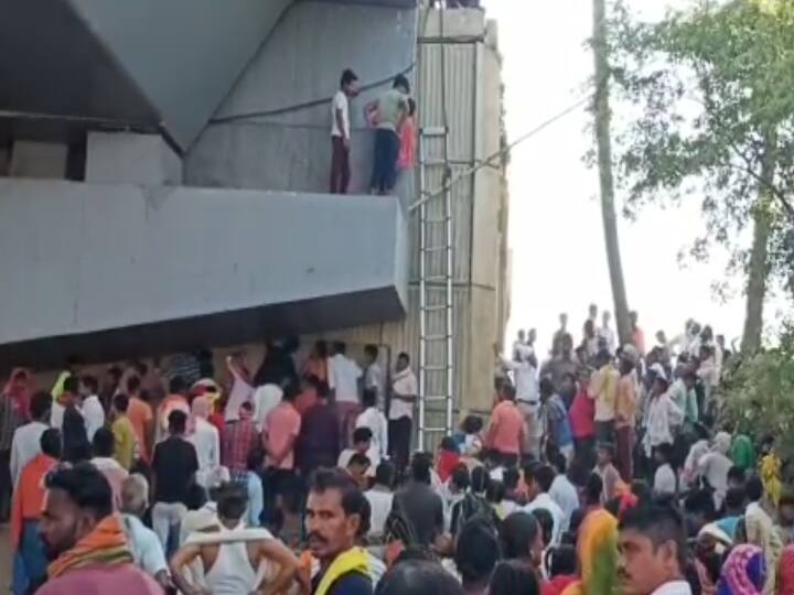 sasaram news Child trapped in the middle of the pillar of Son bridge in Rohtas rescue continues for several hours ann Bihar News: रोहतास में सोन पुल के पिलर के बीचों-बीच फंसा बच्चा, कई घंटों से रेस्क्यू जारी, NDRF को दी गई सूचना