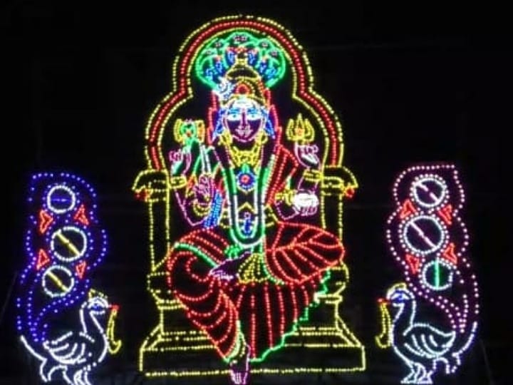 கரூர் மாரியம்மன் ஆலய வைகாசி திருவிழா -  புஷ்ப வாகனத்தில் சுவாமி திருவீதி உலா