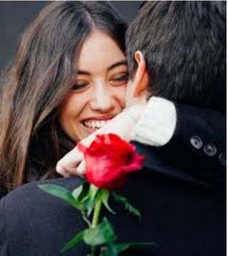 ਇੱਕ ਮੁਸਕਰਾਹਟ ਨਾਲ ਦਿਲ ਵਿੱਚ ਬਣਾਓ ਜਗ੍ਹਾ : ਜੇ ਤੁਸੀਂ ਪਹਿਲੀ ਵਾਰ ਆਪਣੇ ਪ੍ਰੇਮੀ ਨੂੰ ਮਿਲ ਰਹੇ ਹੋ, ਤਾਂ ਆਪਣੇ ਚਿਹਰੇ 'ਤੇ ਇੱਕ ਵੱਡੀ ਮੁਸਕਰਾਹਟ ਦੇ ਨਾਲ ਜਾਓ। ਤੁਹਾਡੀ ਪਿਆਰੀ ਮੁਸਕਰਾਹਟ ਉਸ ਨੂੰ ਦੱਸੇਗੀ ਕਿ ਤੁਸੀਂ ਉਸ ਨਾਲ ਗੱਲ ਕਰਨ ਵਿੱਚ ਦਿਲਚਸਪੀ ਰੱਖਦੇ ਹੋ. ਤੁਸੀਂ ਉਨ੍ਹਾਂ ਦੀ ਸੰਗਤ ਦਾ ਆਨੰਦ ਮਾਣ ਰਹੇ ਹੋ। ਤੁਹਾਡੀ ਮੁਸਕਰਾਹਟ ਡੇਟਿੰਗ ਪਾਰਟਨਰ ਦਾ ਦਿਲ ਜਿੱਤ ਸਕਦੀ ਹੈ। ਕਿਉਂਕਿ ਮੁੰਡੇ ਅਕਸਰ ਹੱਸਣ ਵਾਲੀਆਂ ਕੁੜੀਆਂ ਨੂੰ ਪਸੰਦ ਕਰਦੇ ਹਨ।