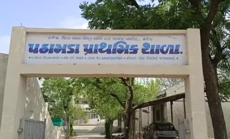 In Banaskantha's Pathamda village, a drunken person created a ruckus થરાદઃ મહિલા શિક્ષકના પતિએ ચાલુ શાળાએ દારૂ પીને મચાવ્યો હોબાળો, રૂમમાં પુરી બોલાવવી પડી પોલીસ