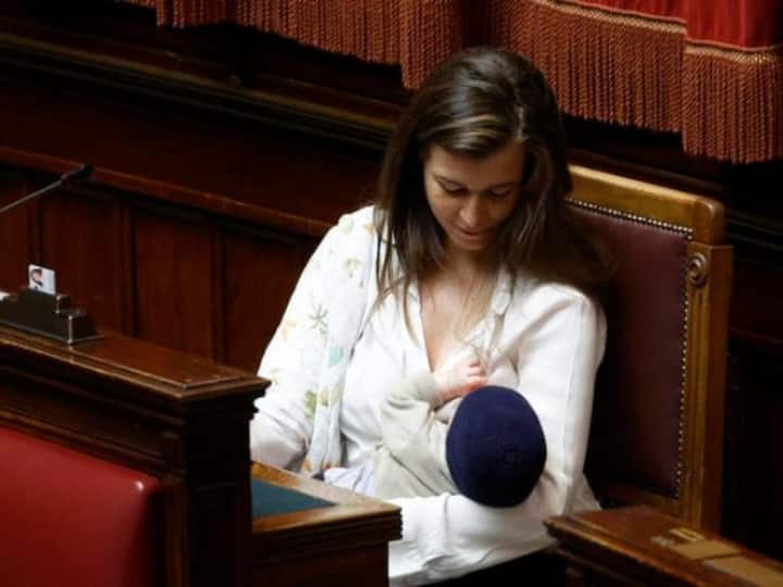 Italian Woman Lawmaker Gilda Sportiello Breastfeeding In Italy Parliament Chamber Of Deputies