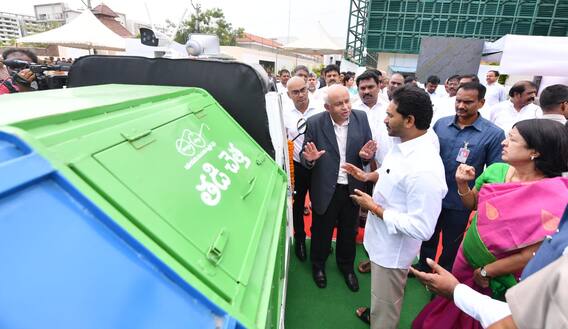 మున్సిపాలిటీల్లో చెత్త సేకరణకు ఈఆటోలు- జెండా ఊపి ప్రారంభించిన సీఎం