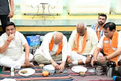 Ahmedabad: ઘાટલોડિયા વિધાનસભામાં યોજાઈ ટિફિન બેઠક, CM ભૂપેન્દ્ર પટેલે કાર્યકર્તાઓ સાથે લીધુ ભોજન, જુઓ તસવીરો