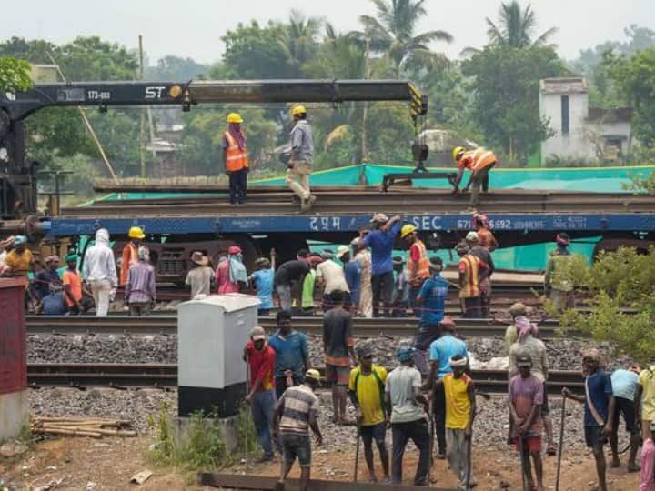 Odisha Train Accident Coromandel Express first high level meeting after derail warned them against taking shortcuts Coromandel Express Derail: ओडिशा ट्रेन हादसे के बाद रेलवे की हाई-लेवल मीटिंग, सभी सेक्शन के ट्रैक को मॉनीटर करने का निर्देश, हर हफ्ते होगा रिव्यू