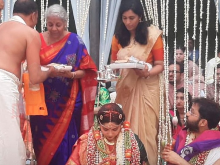 Nirmala Sitharaman Daughter Wedding: वित्त मंत्री निर्मला सीतारमण की बेटी की हुई शादी, तस्वीर आई सामने