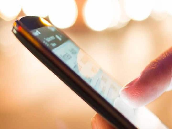 Ways to Break Your Smartphone Addiction, How can I stop being a phone addict Smartphone हमेशा देखने की है आदत! बचने के अपनाएं ये तरीके, फायदे में रहेंगे, हेल्थ पर नहीं होगा असर