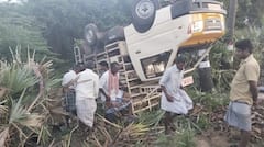 திருவாரூரில் கோழி ஏற்றி வந்த லாரி வாய்க்காலில் கவிழ்ந்து விபத்து - தொழிலாளர்கள் இருவர் உயிரிழப்பு