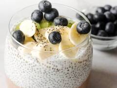 Chia Seed Bowl with Almond Milk: ब्रेकफास्ट में खाएं यह सुपर हेल्दी  बादाम के दूध में चिया सिड्स, पेट के लिए है बेहतरीन