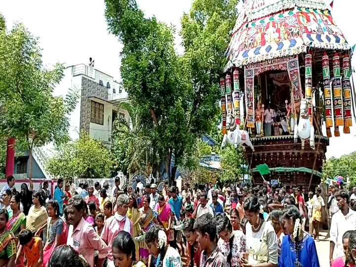 ஆன்மீகம்: தேரழுந்தூர்  ஸ்ரீ ஆமருவியப்பன் பெருமாள் கோயில் தேரோட்டம் - தேரை வடம்பிடித்து இழுத்த பக்தர்கள்