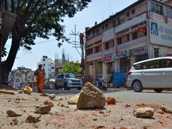 Kolhapur News Tension in many areas after ruckus and violent clashes Internet services suspended Kolhapur News: कोल्हापुर में बवाल और हिंसक झड़प के बाद कई इलाकों में तनाव, अब प्रशासन ने उठाया ये बड़ा कदम