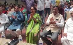 Supriya Sule : खासदार सुप्रिया सुळे कीर्तनात तल्लीन