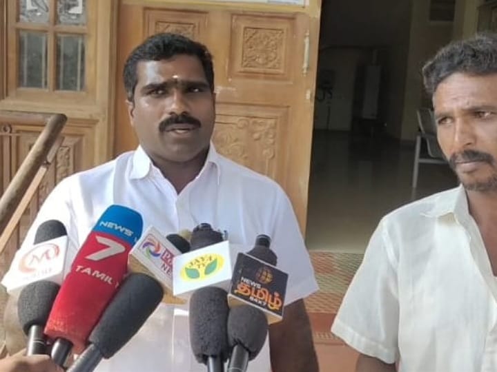 நாமக்கல்: ஆதார் திருத்த படிவத்தை கொடுத்த விவசாயி -  கையெழுத்து சரியில்லை என கிழித்து முகத்தில் வீசிய அலுவலர்