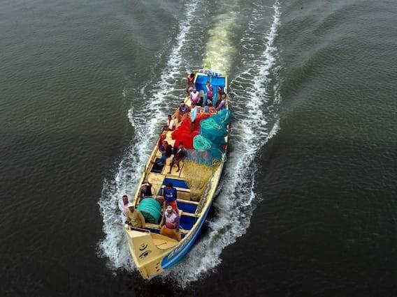 સમાચાર એજન્સી પીટીઆઈ અનુસાર, ભારતીય હવામાન વિભાગ (આઈએમડી) એ બુધવારે (07 જૂન) સવારે કહ્યું કે કેરળમાં બે દિવસમાં ચોમાસાની શરૂઆત માટે અનુકૂળ સ્થિતિ છે. જોકે, હવામાનશાસ્ત્રીઓનું કહેવું છે કે ચક્રવાતી તોફાન ચોમાસાની તીવ્રતાને અસર કરી રહ્યું છે અને કેરળ પર તેની શરૂઆત હળવી રહેશે.