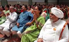 Supriya Sule : खासदार सुप्रिया सुळे कीर्तनात तल्लीन