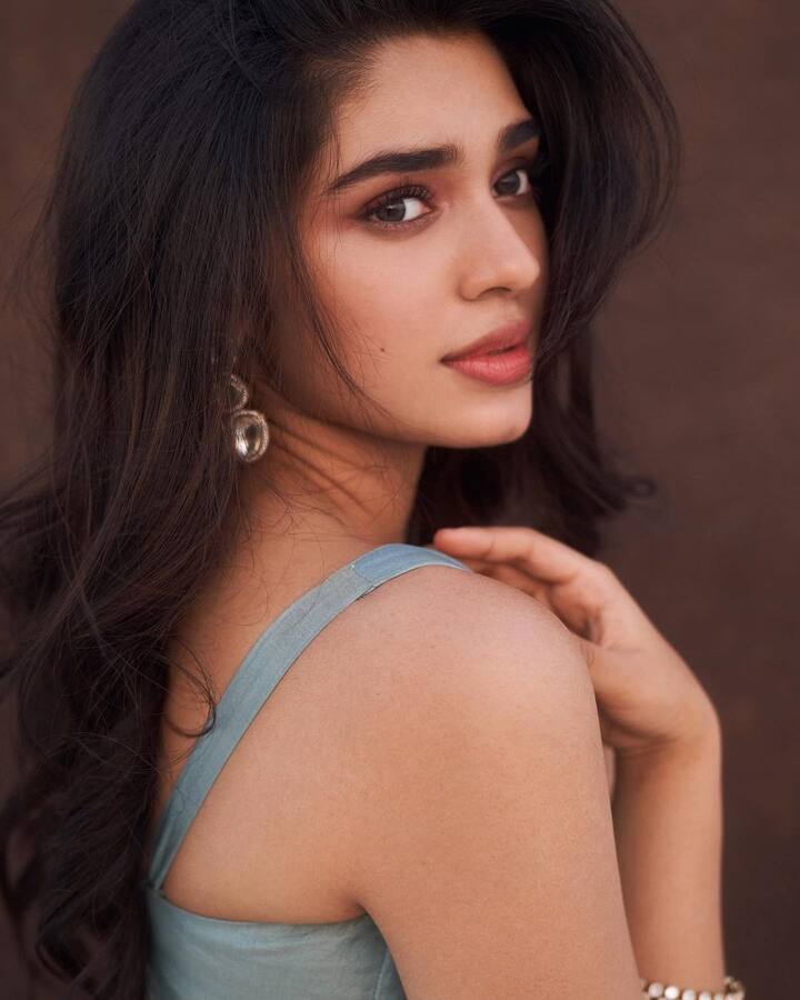 ప్రస్తుతం టోవినో థామస్ తో మలయాళ సినిమా చేస్తుంది.