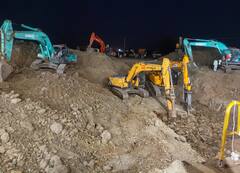 मध्य प्रदेश: सीहोर में बोरवेल में गिरी बच्ची को 55 घंटे बाद निकाला गया, नहीं बच सकी जान