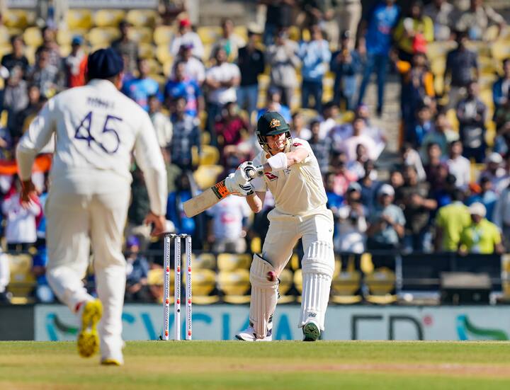 फॅब 4 म्हणून ओळखले जाणारे विराट, स्मिथ, रुट आणि विल्यमसन यांच्यामध्ये सर्वाधिक शतकांची स्पर्धा रंगली आहे. कसोटीत सर्वाधिक शतकांच्या बाबतीत स्मिथ याने मोठी झेप घेतली आहे. विराट कोहली यामध्ये मागे पडलाय. विराट कोहली याच्या नावावर 28 शतके आहेत. तर स्मिथ 31 शतकासह आघाडीवर आहेत.