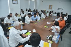 రిలాక్స్ అయింది చాలు - పార్టీ అనుబంధ సంఘాలకు విజయసాయిరెడ్డి క్లాస్ !