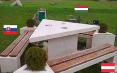 कुर्सी की साइड बैठो तो एक देश में और दूसरी साइड दूसरे देश में पहुंच जाते हैं, ये हैं दुनिया के कुछ अनोखे बॉर्डर