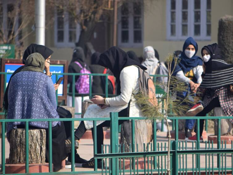 J&K: Students Denied Entry To School For Wearing 'Abaya', Mehbooba Says ‘Our Clothes Under Attack' J&K: Students Denied Entry To School For Wearing 'Abaya', Mehbooba Says ‘Our Clothes Under Attack'