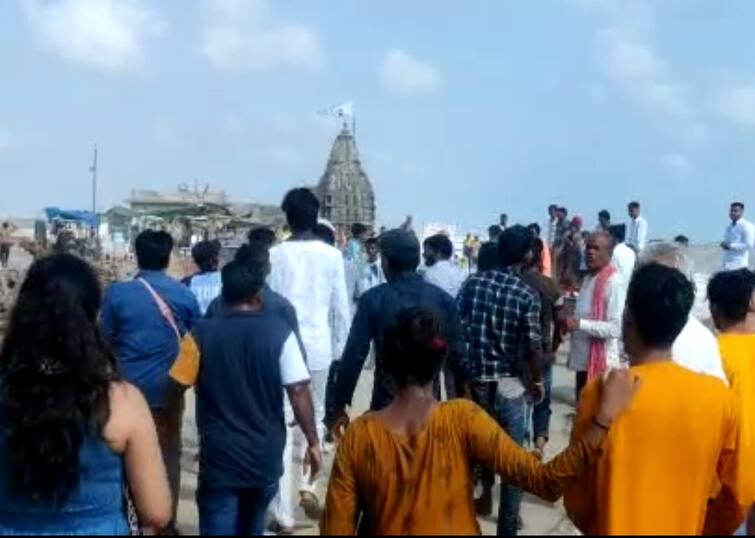 Youth dies after drowning in Gomti Ghat at dwarka Dwarka: ગોમતી ઘાટમાં બે યુવકો તણાયા, મિત્રનો જીવ બચાવવા જતા પોતાનો જીવ ગુમાવ્યો