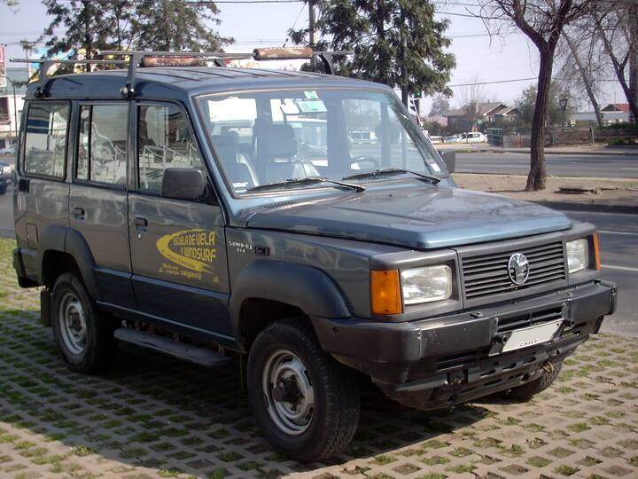 अगली कार टाटा सूमो 4X4 है. इस कार के लिमिटेड एडिशन को खास इंडियन आर्मी के लिए मेडिकल डिपार्टमेंट में सेवाएं देने के लिए बनाया गया था और युद्ध जैसी स्थिति में एम्बुलेंस का रोल निभा सकें. इसकी सबसे बड़ी खूबी इसमें दिया गया ऑल व्हील ड्राइव सिस्टम है.
