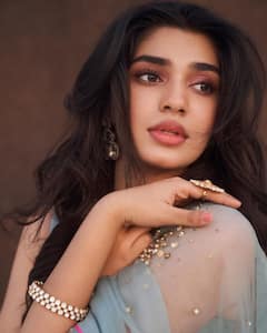 చీరకట్టులో కృతి శెట్టి వయ్యారాలు